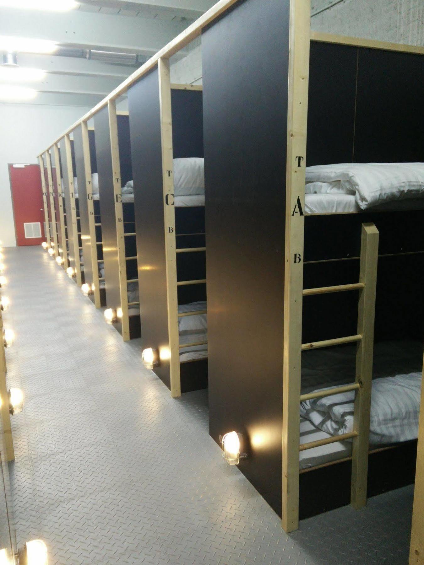 Stayokay Hostel Eindhoven - Blue Collar Bagian luar foto