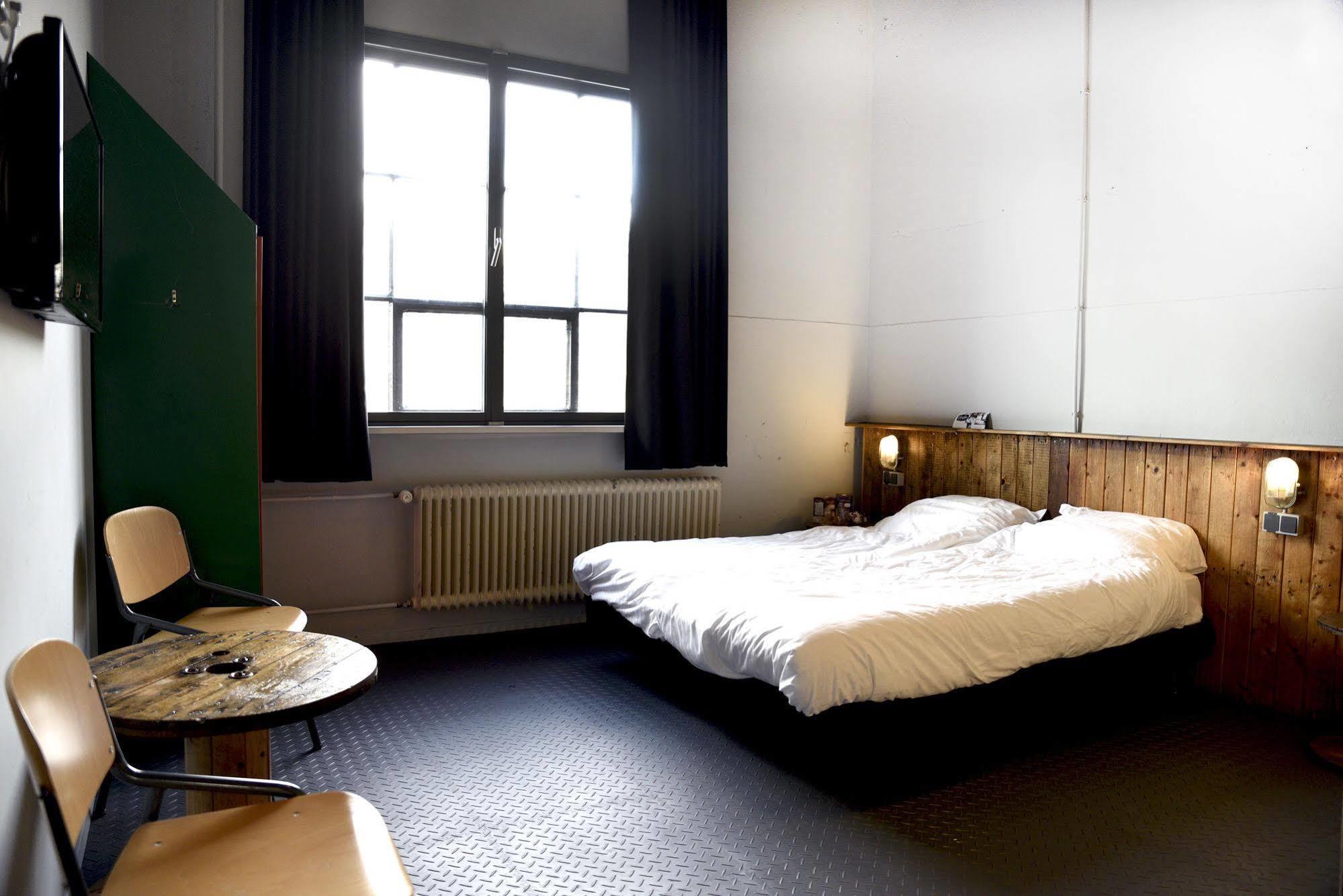 Stayokay Hostel Eindhoven - Blue Collar Bagian luar foto